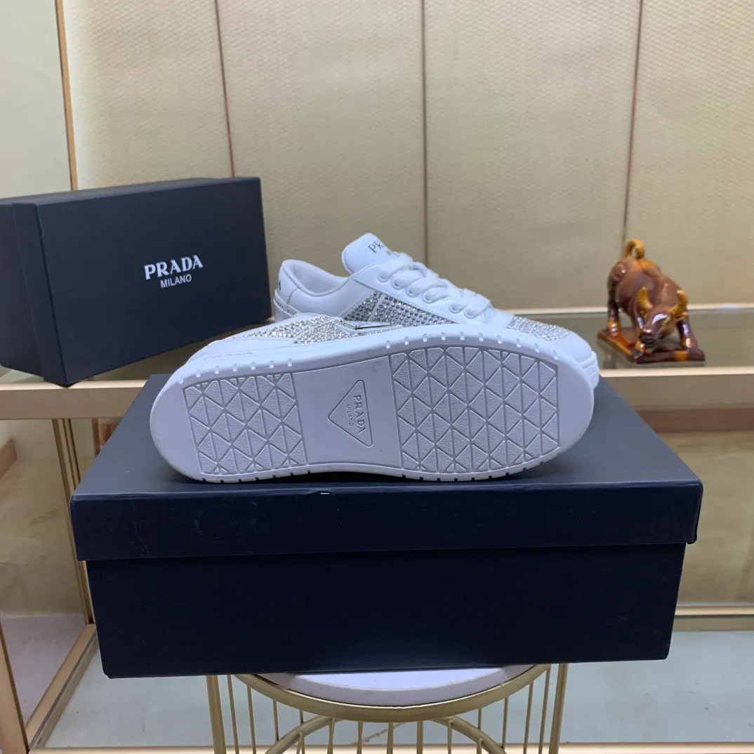 💰680.巜PRADA》Prada: Top 🔝purchasing agent🔍🔍The latest men’s counters are on sale simultaneously, high-quality original calfskin imported from Italy 🇮🇹. Brand logo* (prominent·high-end·noble·class·) exquisite workmanship (imported from Italy🇮🇹 Sole: Original sole provided by the original factory, ⚠️exclusive double-layer activity, TPR rubber, combination outsole; super comfortable, wear-resistant, non-slip, environmentally friendly🌳🌳🌳, real shot🎬The real thing is more beautiful🔍🔍 (high quality, follow the order) code number 38 to 44 (.45 customized)